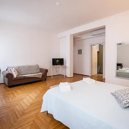 Il Salotto Del Conte Bed & Breakfast 2*