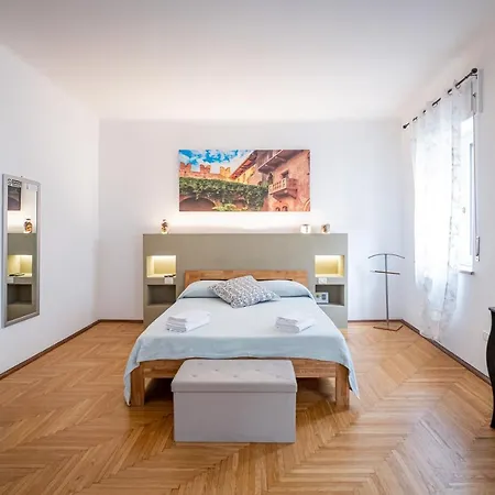 Il Salotto Del Conte Bed & Breakfast 2*